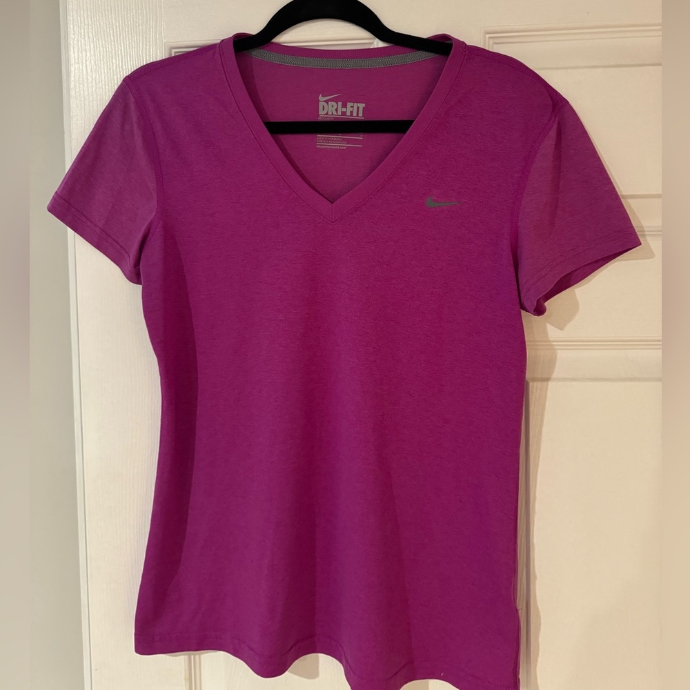 NIKE DRI FIT Magenta Activewear Tee